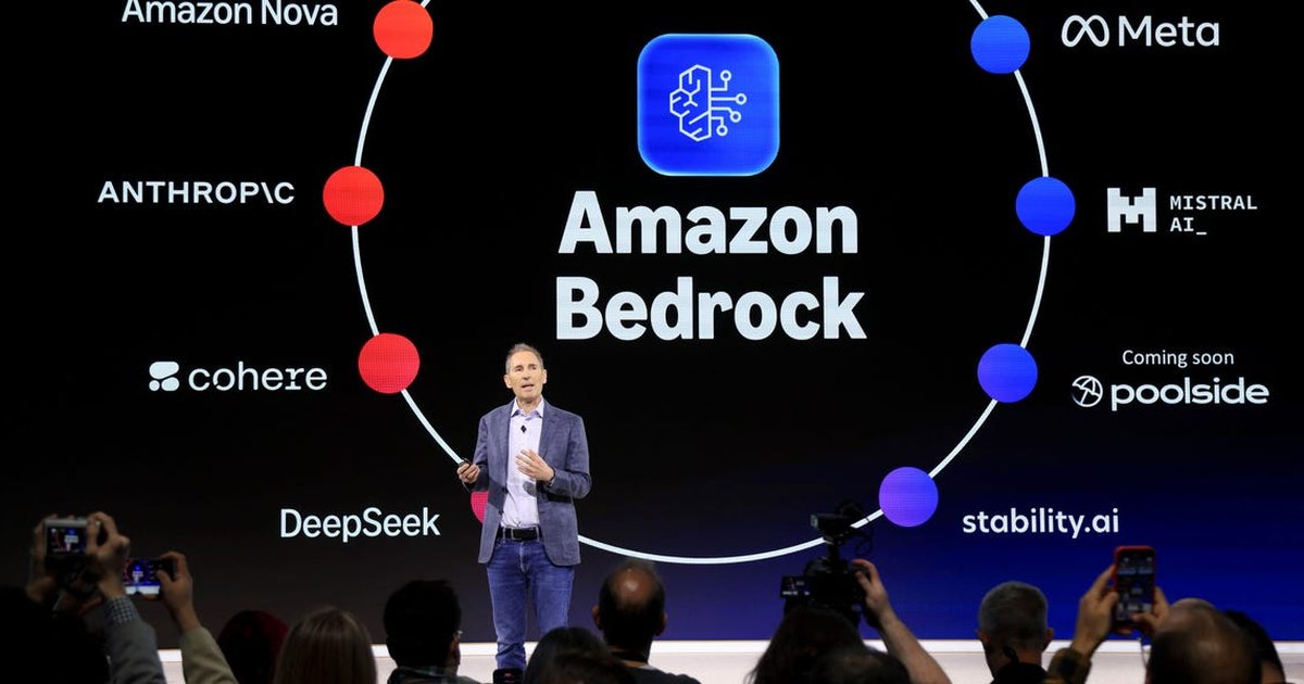 สัปดาห์ที่ AI เขย่าโลก — Amazon เปิดให้พนักงานทุกคนใช้ AI Coding, Startup AI ด้านบริการลูกค้าระดมทุนพันล้าน, และแอปใหม่ที่ให้คนกับ AI แชทร่วมกันในกลุ่ม